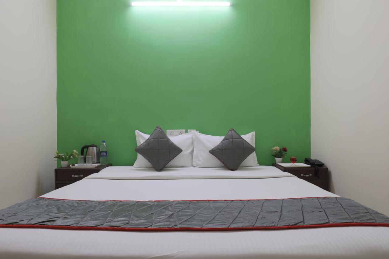 Green Tree Hotel-Near Vfs Global And Ramee Mall Chennai Bagian luar foto