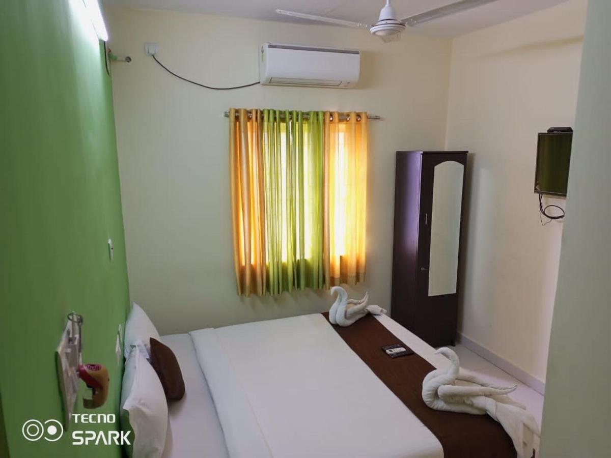 Green Tree Hotel-Near Vfs Global And Ramee Mall Chennai Bagian luar foto