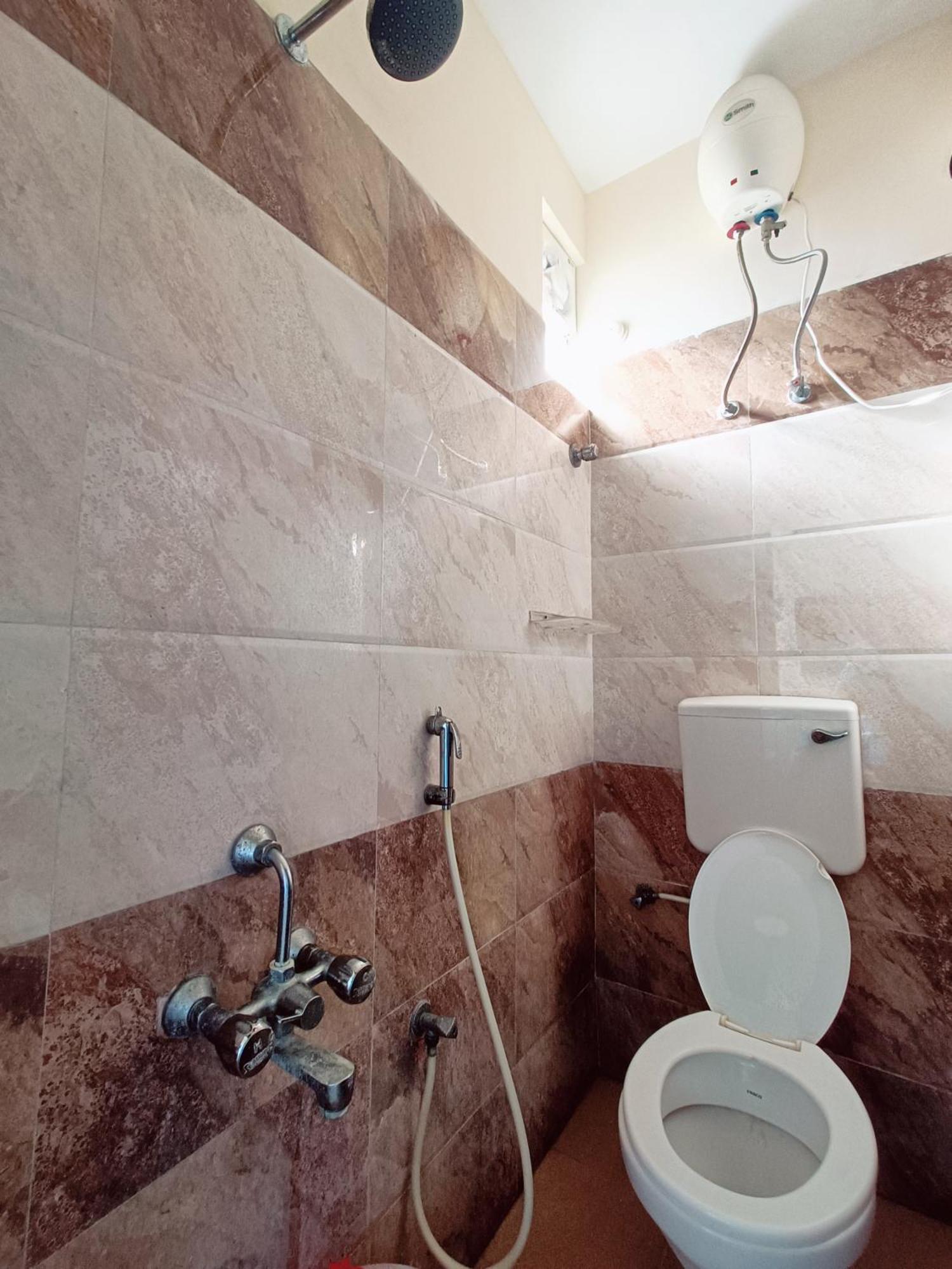 Green Tree Hotel-Near Vfs Global And Ramee Mall Chennai Bagian luar foto