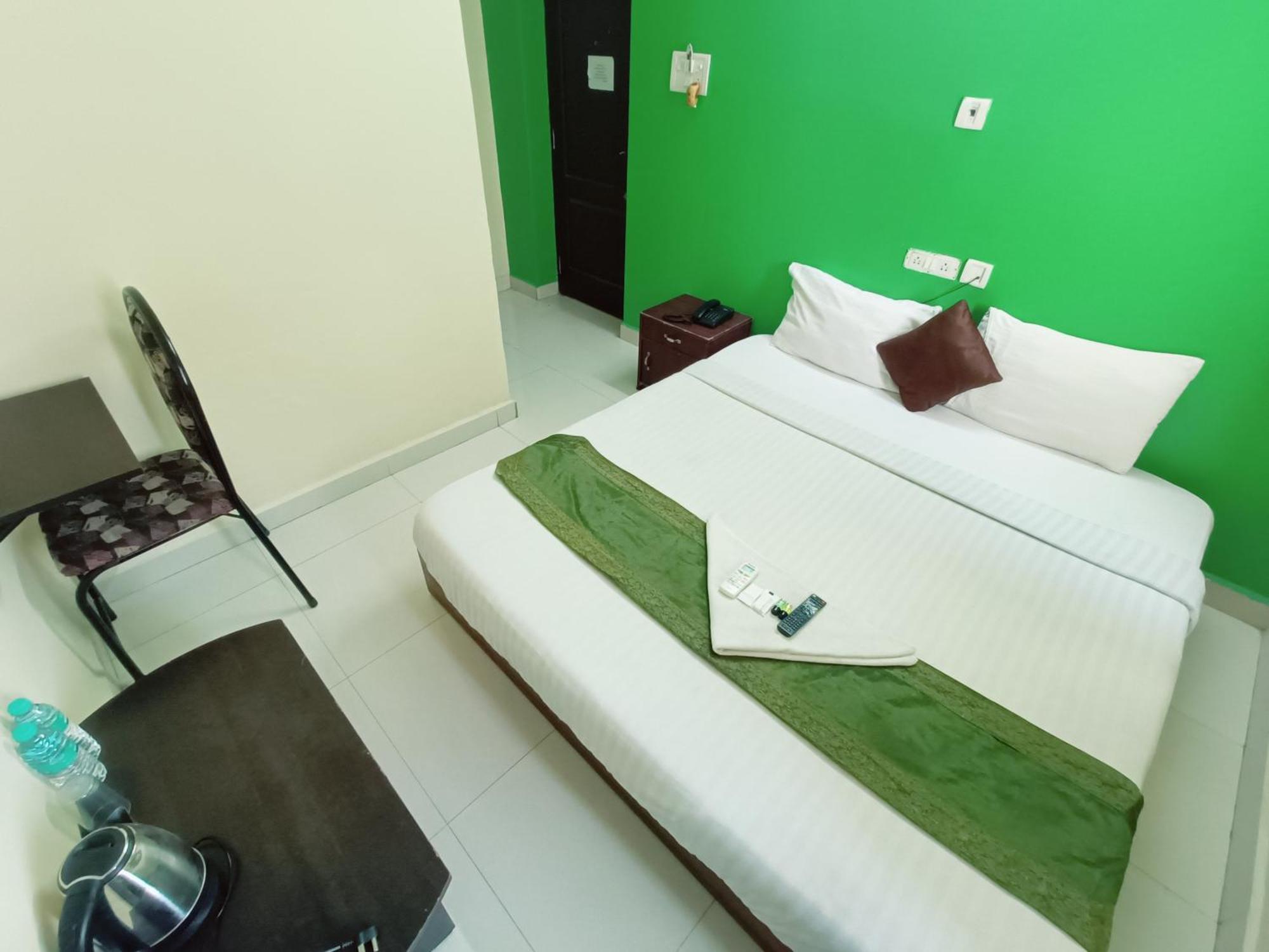 Green Tree Hotel-Near Vfs Global And Ramee Mall Chennai Bagian luar foto