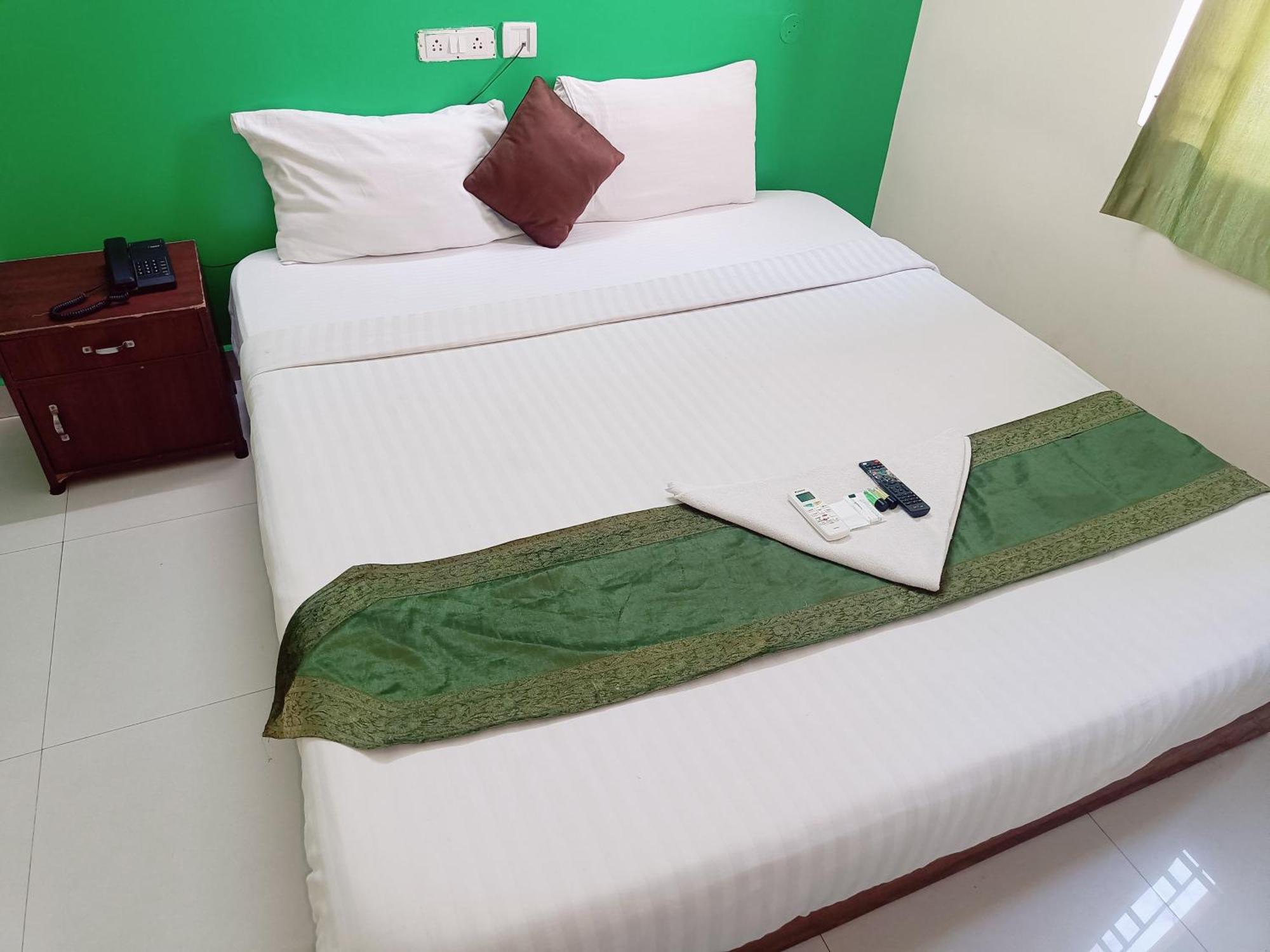 Green Tree Hotel-Near Vfs Global And Ramee Mall Chennai Bagian luar foto